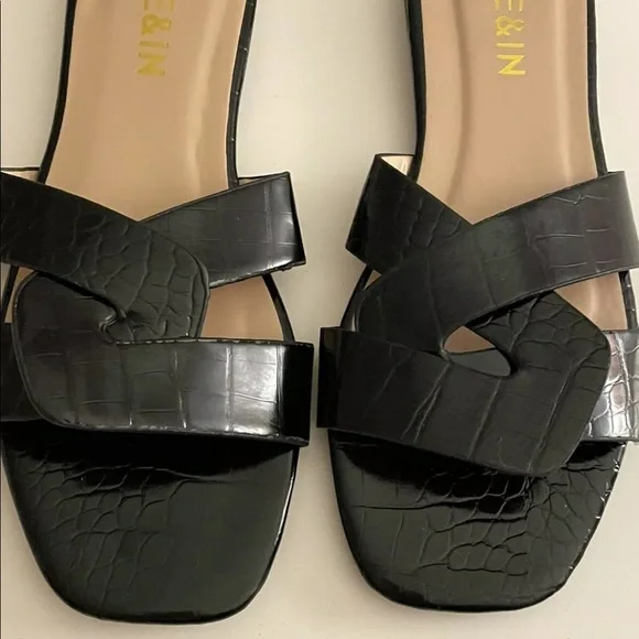 ❗️SOLD❗️New! Croc embossed black slide sandals - Picture 5 of 7